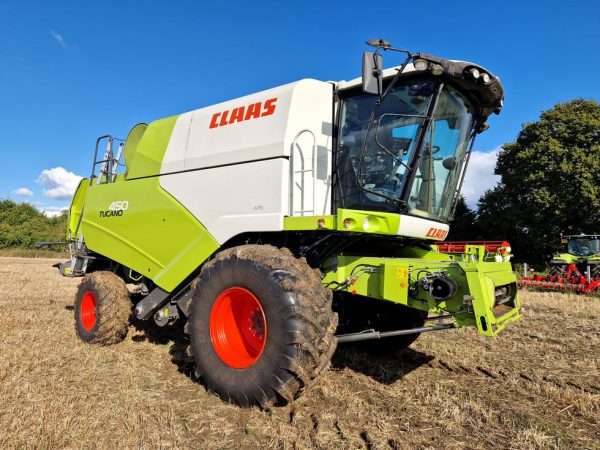 2021 Claas Tucano 450 Combine