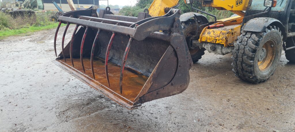 JCB Q-fit Dung Bucket