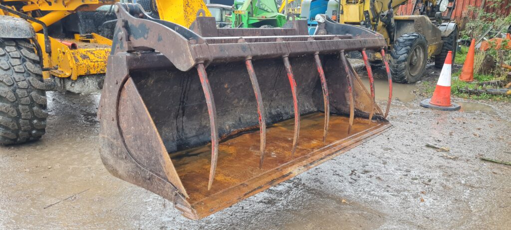 JCB Q-fit Dung Bucket