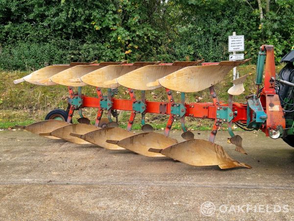 Kverneland 5 furrow plough