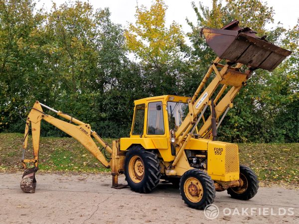 1982 Ford 550 4WD Digger loader