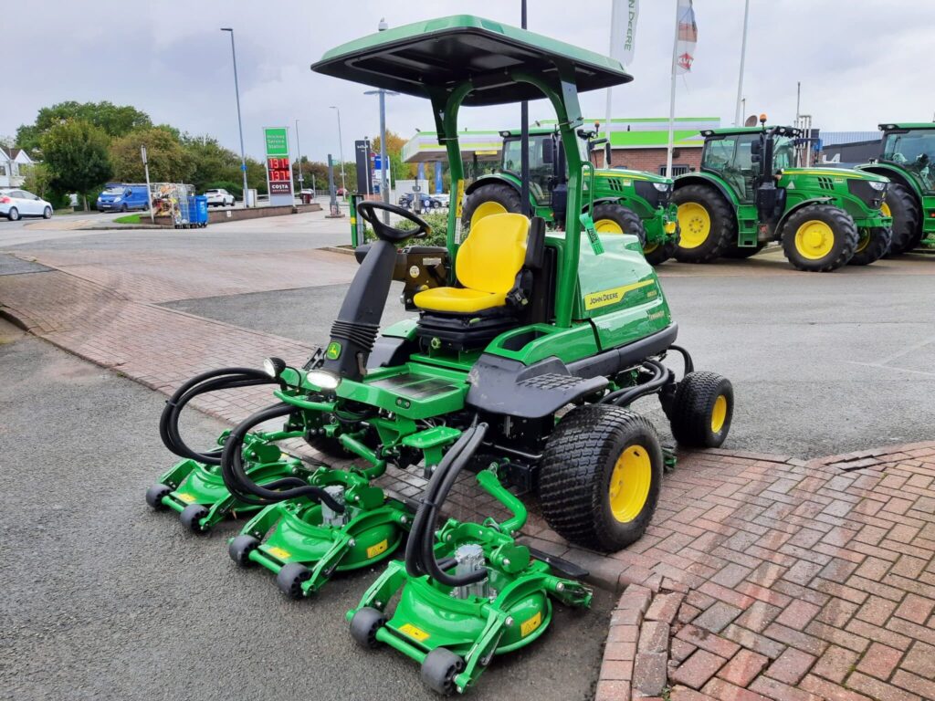 John Deere 8800A rotary mower