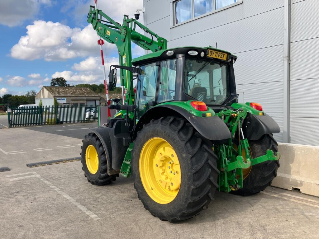 John Deere 6120M