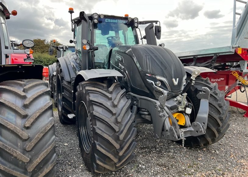 Valtra T215A Tractor