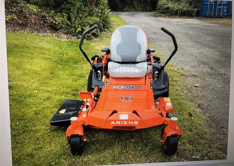 Ariens IKON XD 42 Ride On Mower