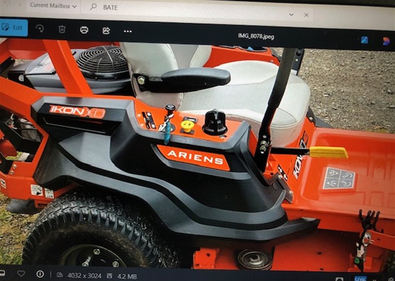 Ariens IKON XD 42 Ride On Mower