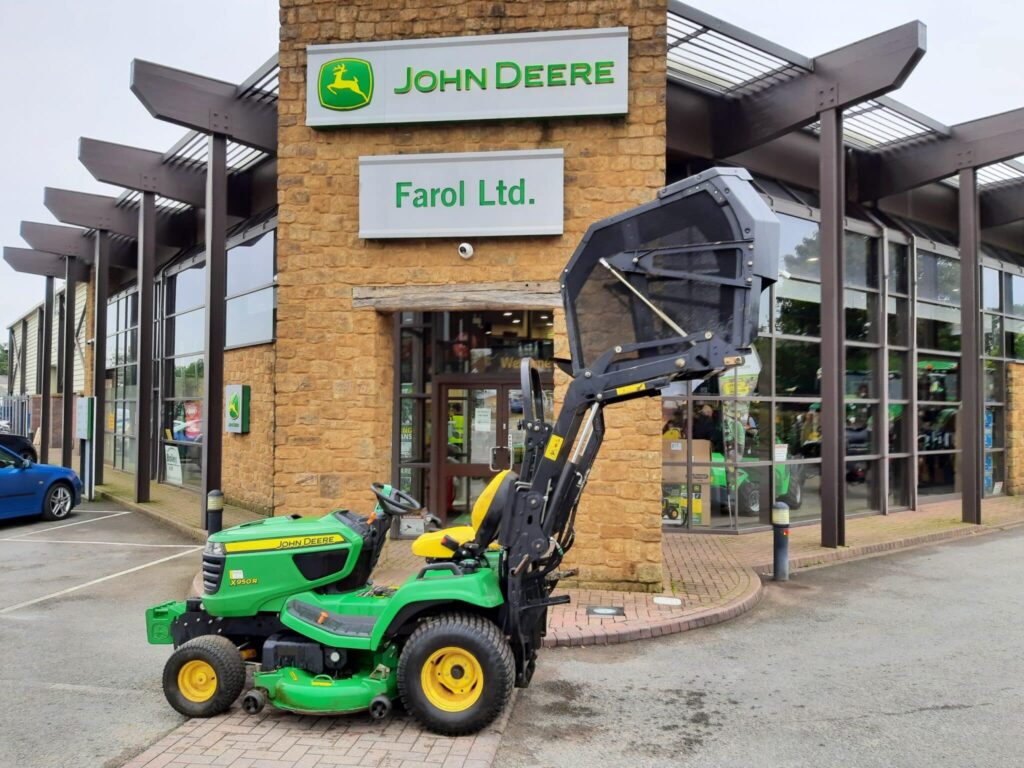 John Deere X950R 54″ high tip collector mower