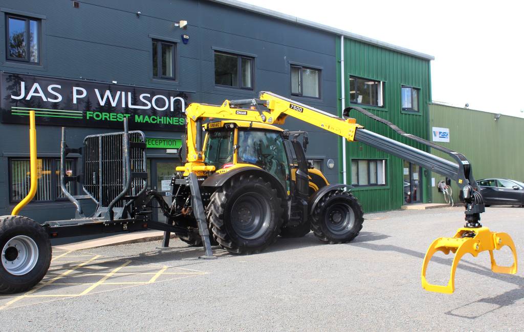 Valtra N134 Tractor c/w Oniar 7500 Loader & JAKE frame