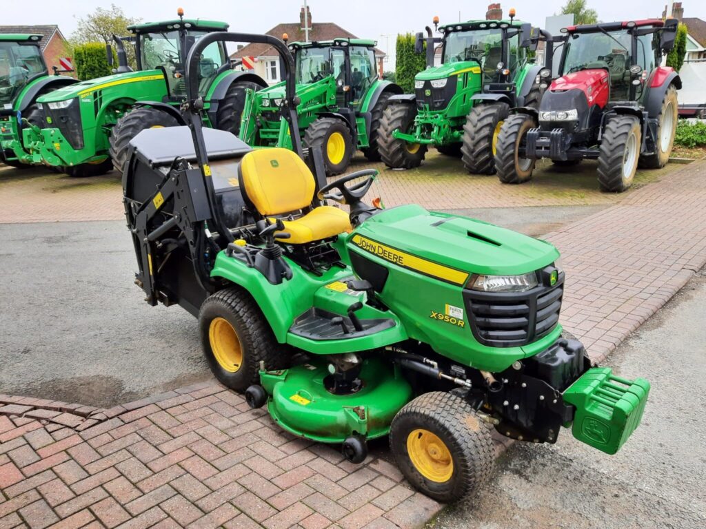 John Deere X950R 54″ high tip collector mower