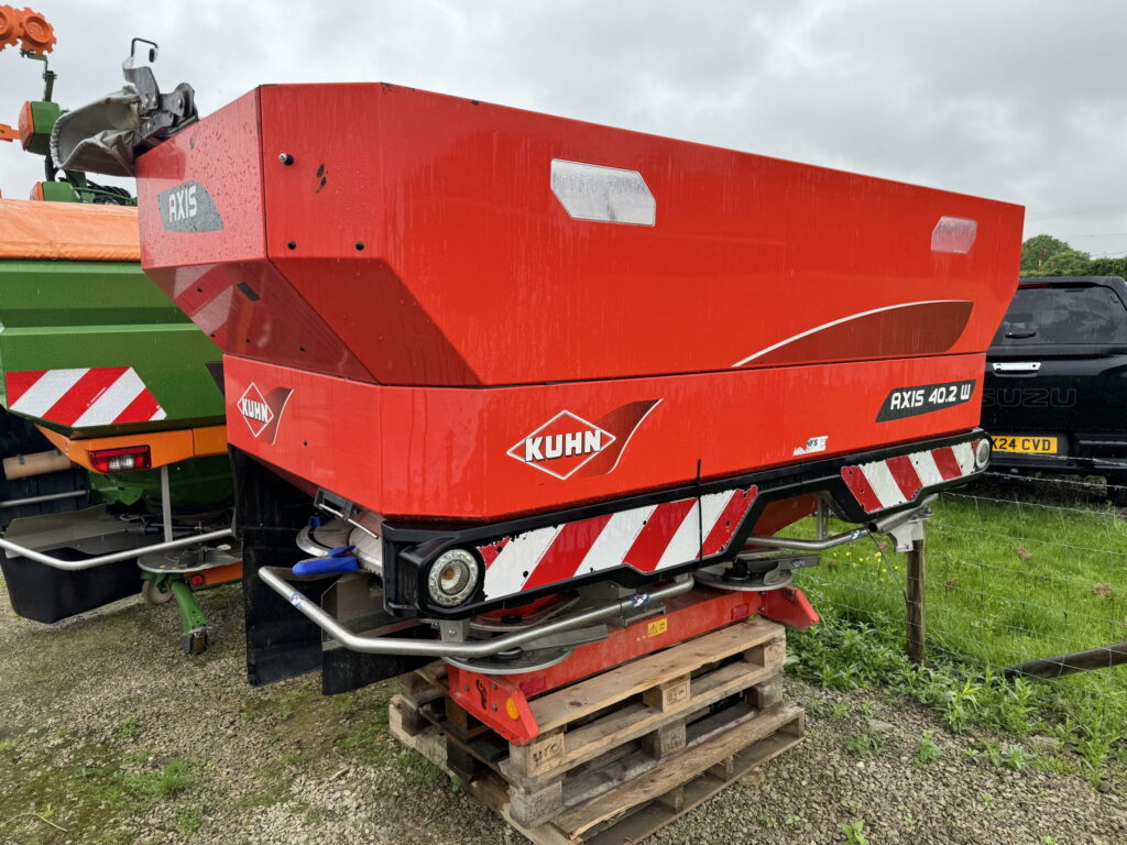 Kuhn Axis 40.2W Fertiliser Spreader