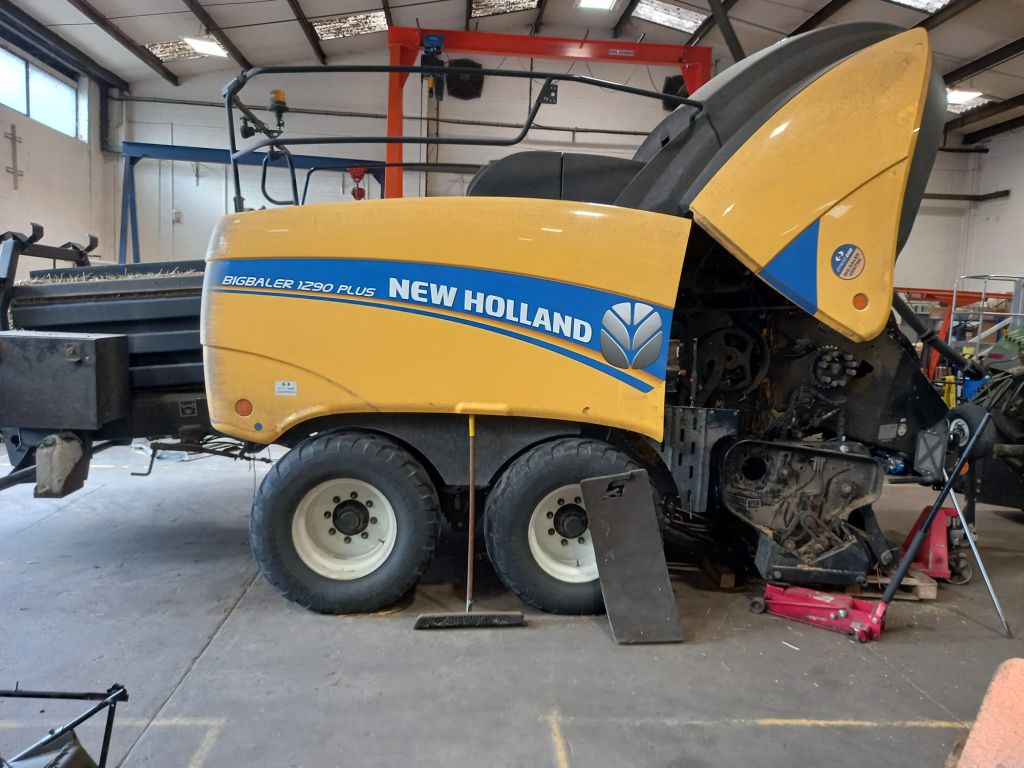 New Holland BB1290 +