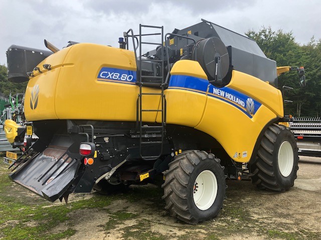 NEW HOLLAND CX8.80 COMBINE HARVESTER