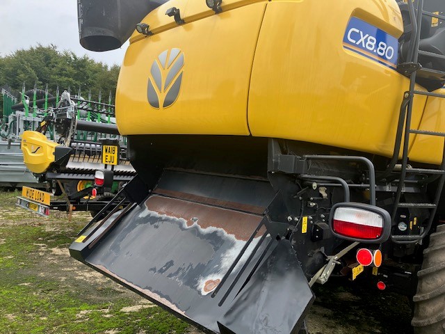 NEW HOLLAND CX8.80 COMBINE HARVESTER