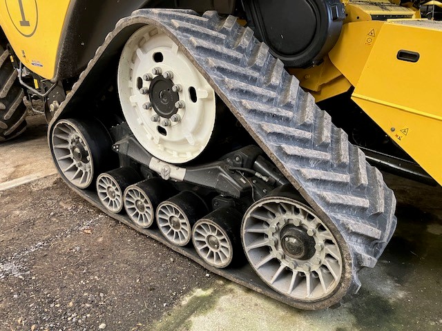 NEW HOLLAND CR10.90 COMBINE HARVESTER