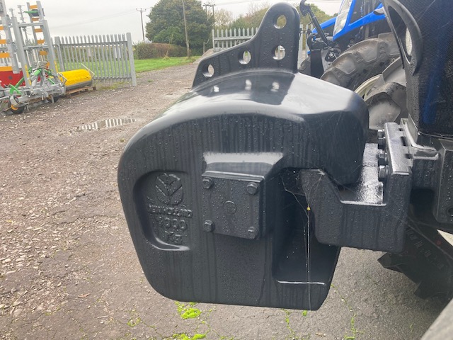 NEW HOLLAND FRONT WEIGHT 1000KG & CARRIER