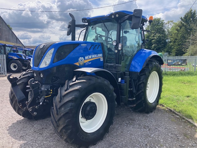 NEW HOLLAND T7.210 AC TRACTOR