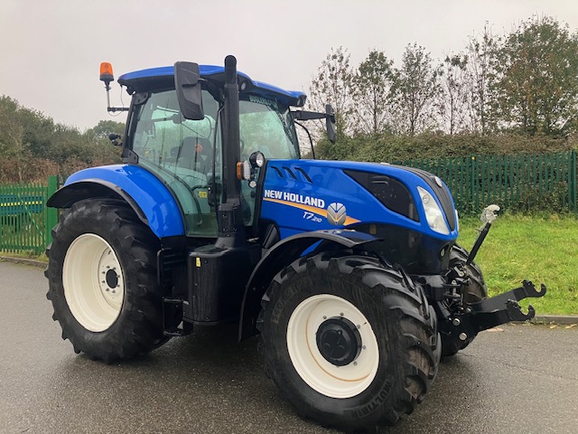 NEW HOLLAND T7.210 PC CL TRACTOR