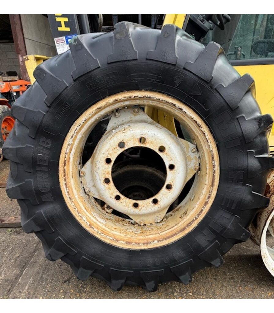 Ford New Holland 4x4 front Wheel and Tyre