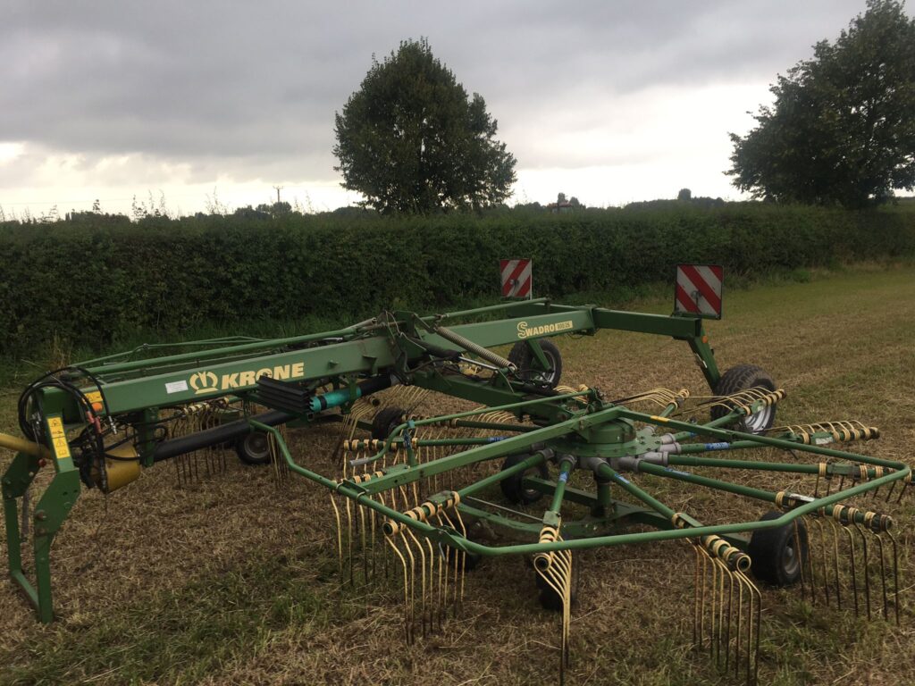 2012 KRONE SWADRO HAY RAKE 800/26