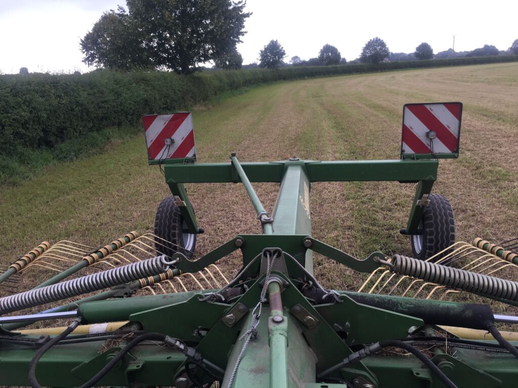 2012 KRONE SWADRO HAY RAKE 800/26