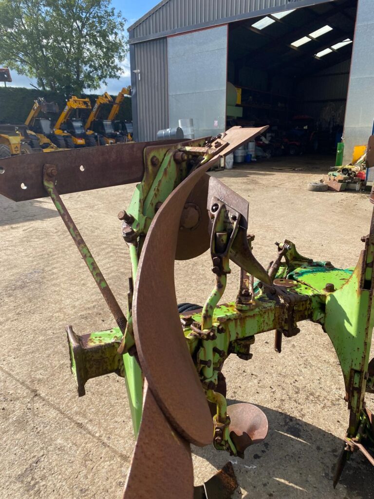 DOWDESWELL DP100S 4 FURROW PLOUGH