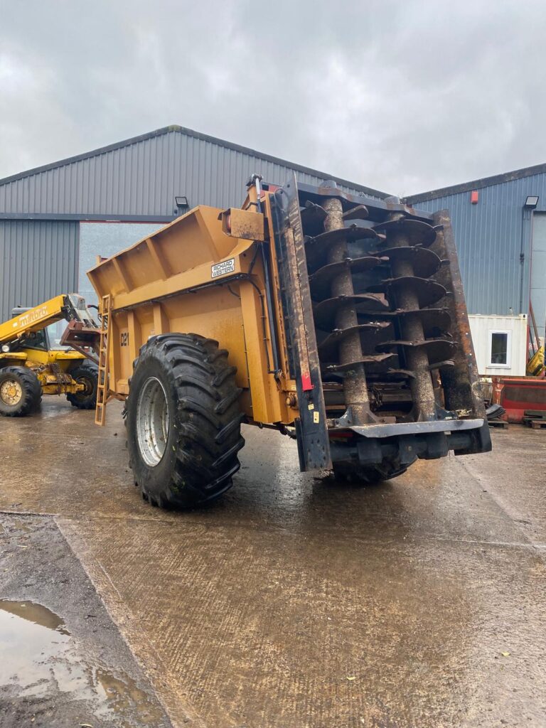 RICHARD WESTERN D2100 DUNG SPREADER