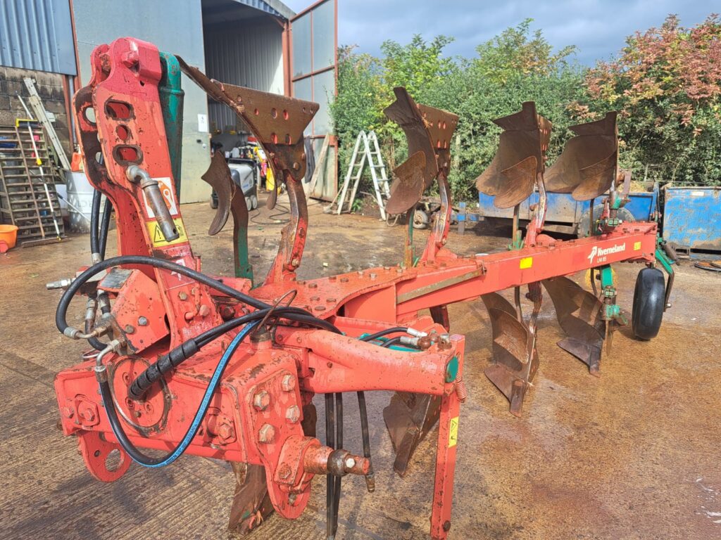 KVERNELAND LM85 4 FURROW PLOUGH