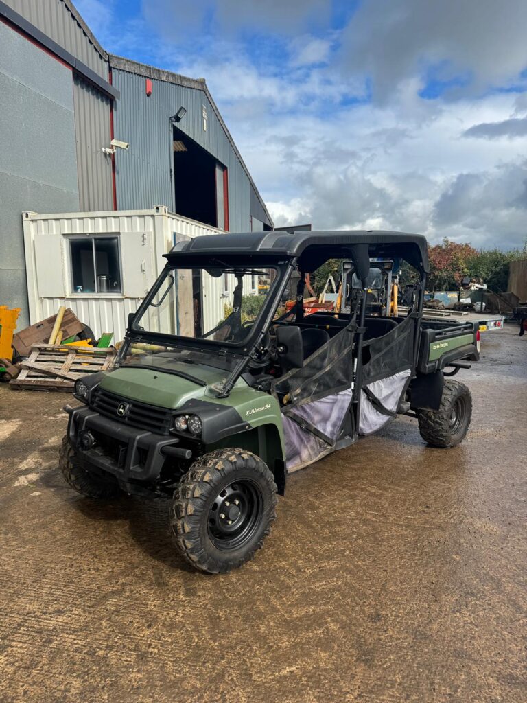 JOHN DEERE 855M GATOR