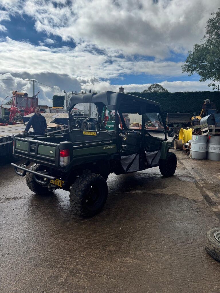 JOHN DEERE 855M GATOR