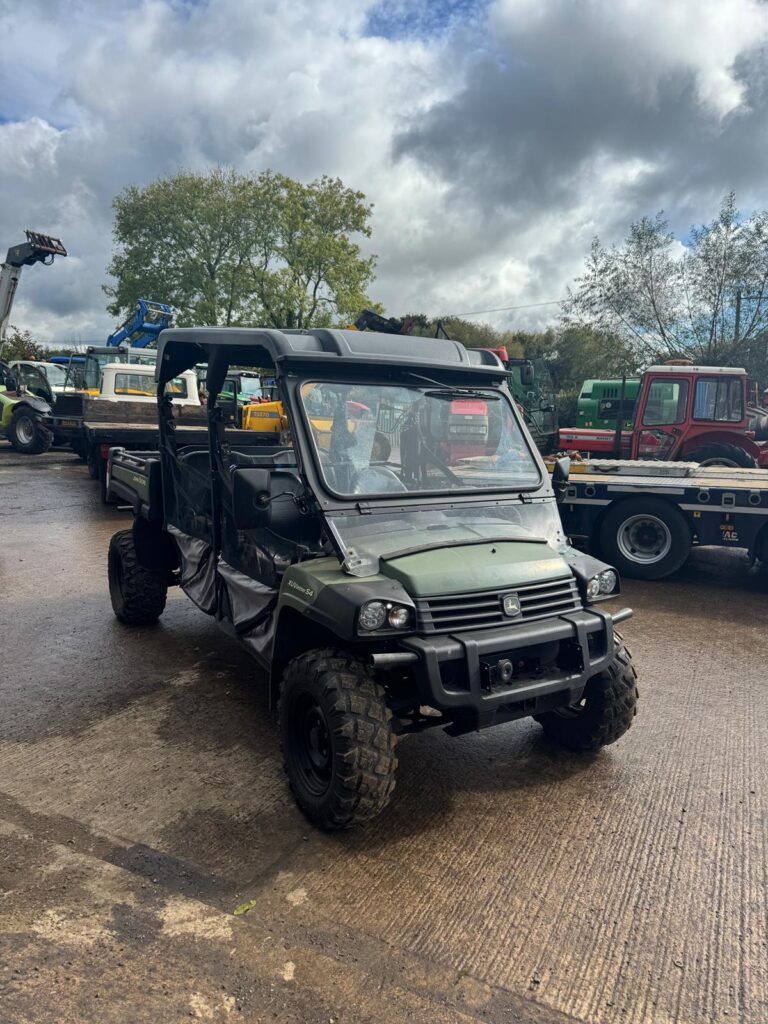 JOHN DEERE 855M GATOR