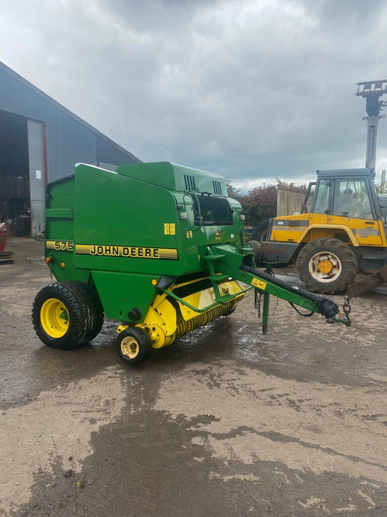 JOHN DEERE 575 ROUND BALER