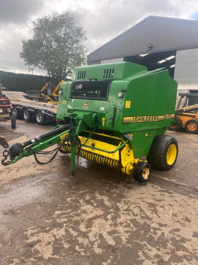 JOHN DEERE 575 ROUND BALER