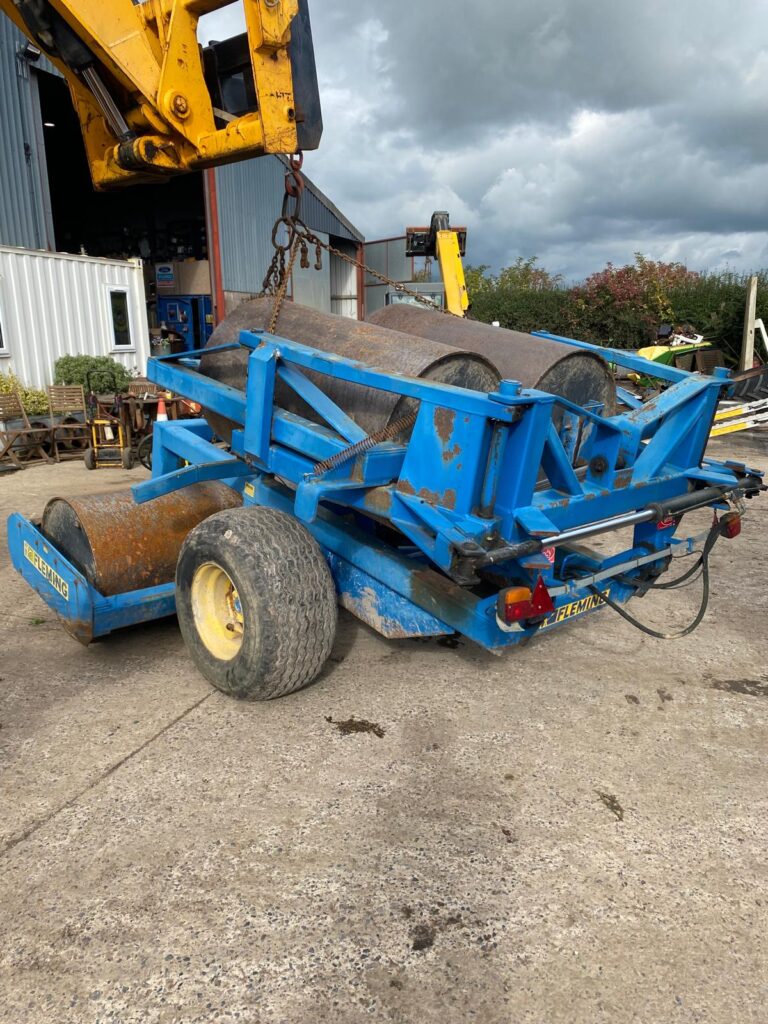 FLEMING 5.4M HYDRAULIC FOLDING ROLLER