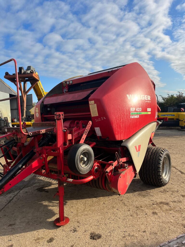 LELY 420 ROUND BALER