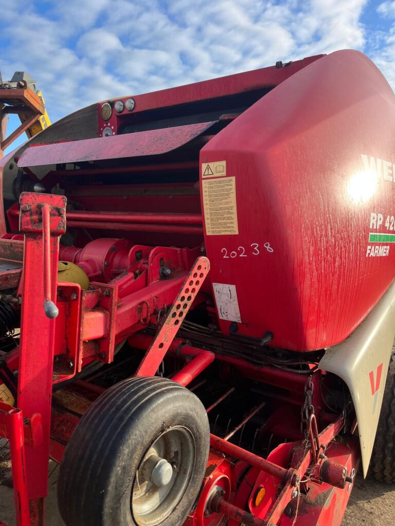 LELY 420 ROUND BALER