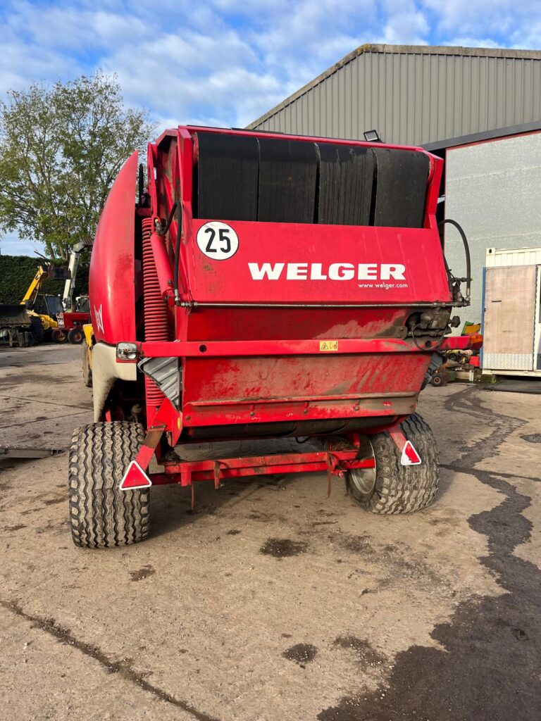 LELY 420 ROUND BALER