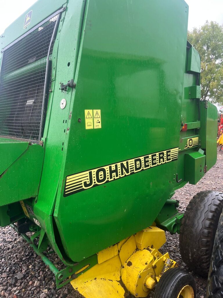 JOHN DEERE 580 ROUND BALER