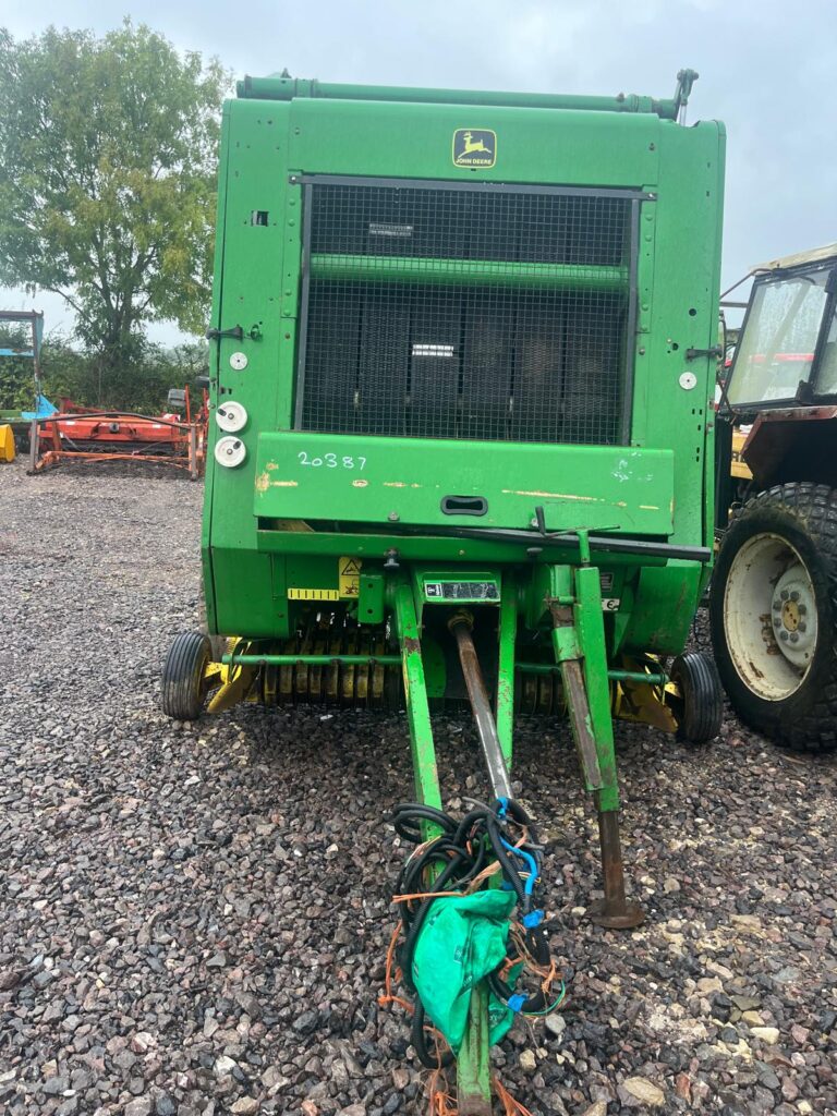 JOHN DEERE 580 ROUND BALER