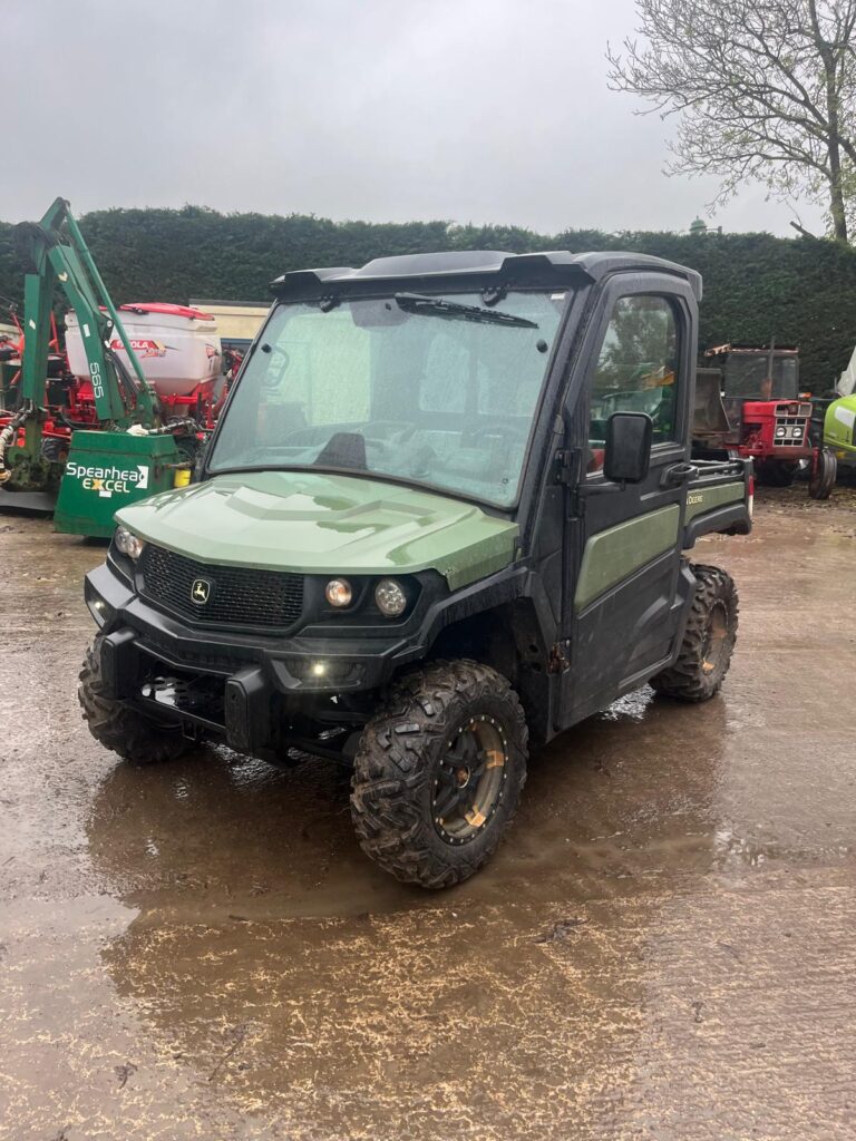 JOHN DEERE 875M GATOR