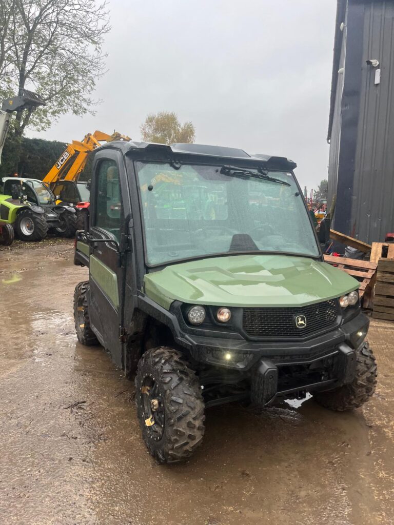 JOHN DEERE 875M GATOR