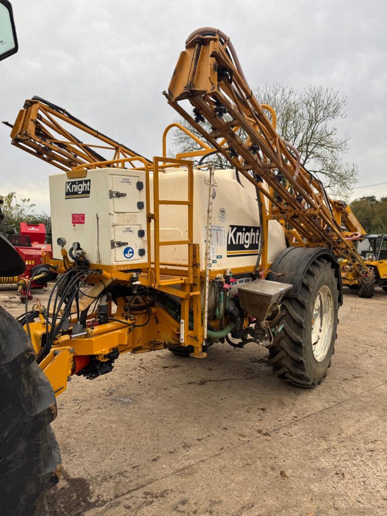 KNIGHT 2,500L TRAILED SPRAYER