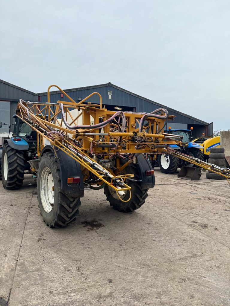 KNIGHT 2,500L TRAILED SPRAYER