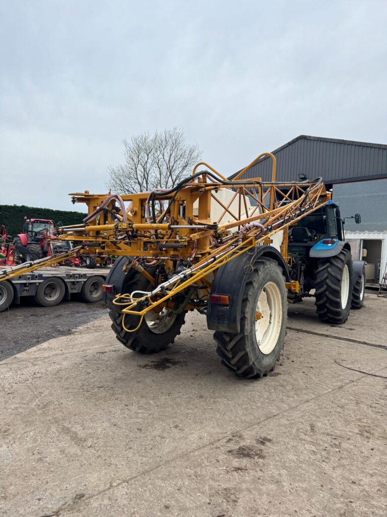 KNIGHT 2,500L TRAILED SPRAYER