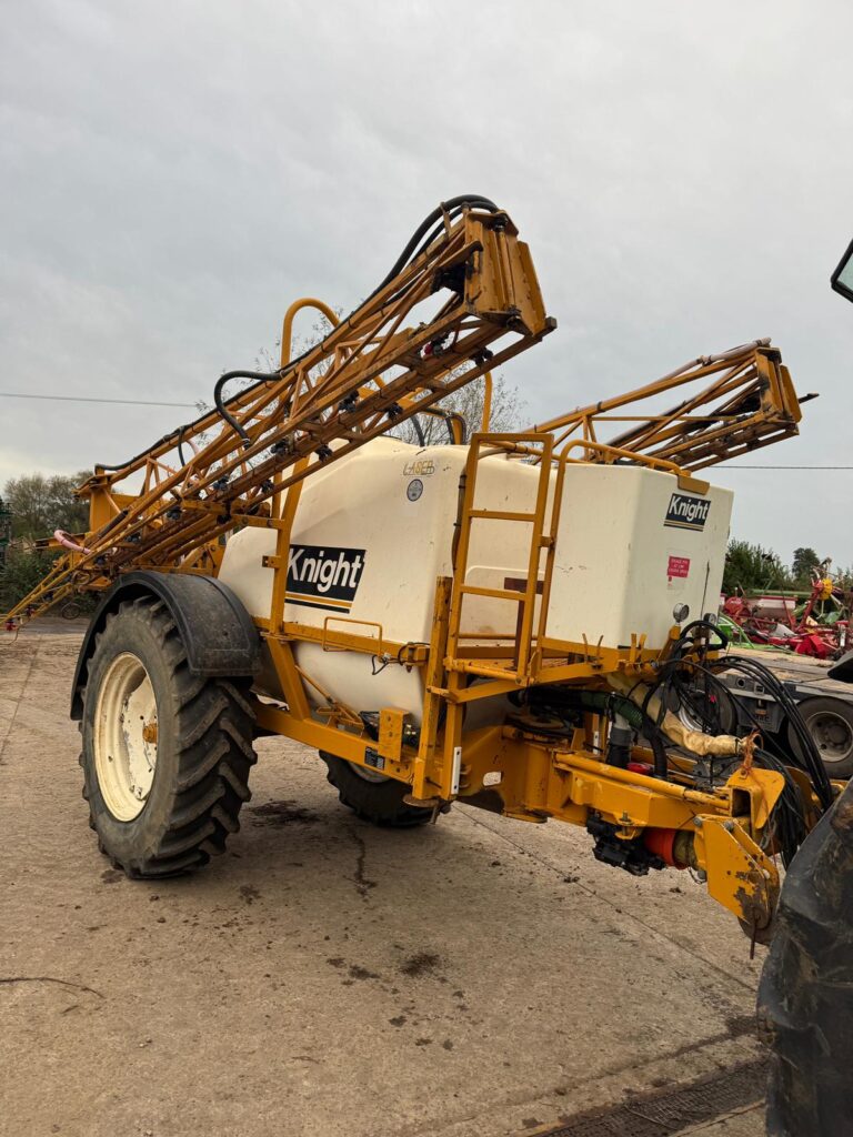 KNIGHT 2,500L TRAILED SPRAYER