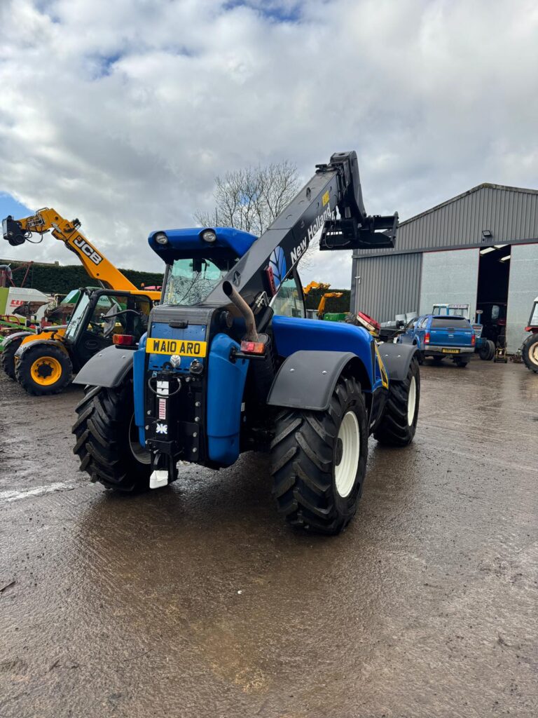 NEW HOLLAND LM5040 TELEHANDLER