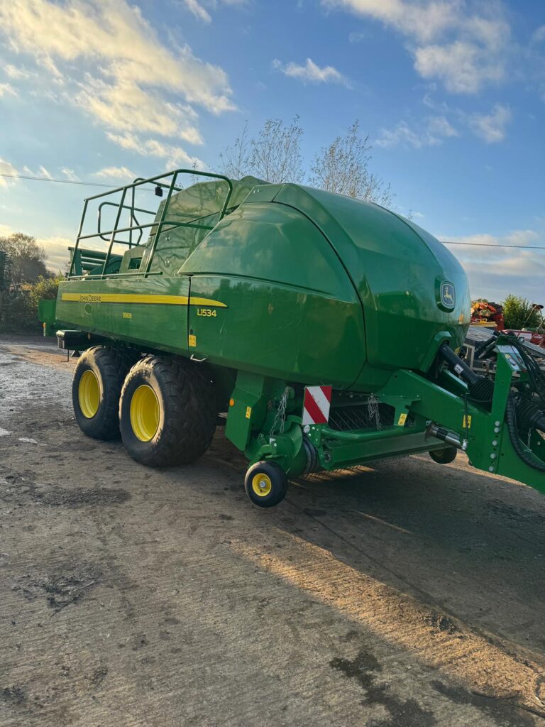 JOHN DEERE L1534 SQUARE BALER