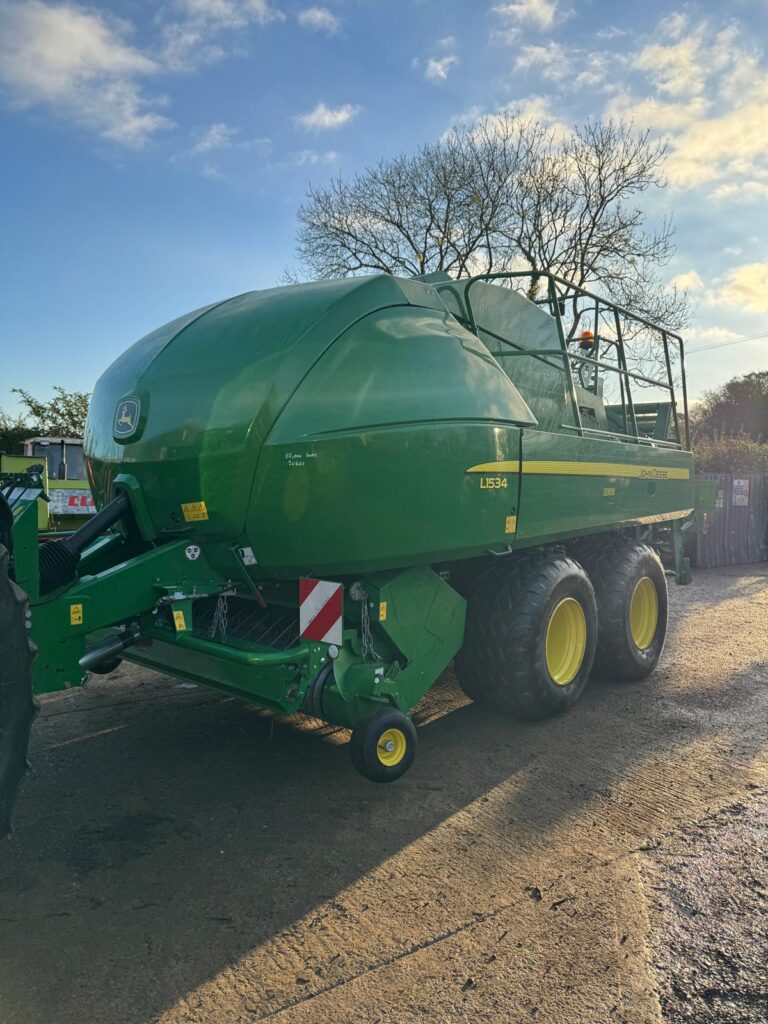 JOHN DEERE L1534 SQUARE BALER