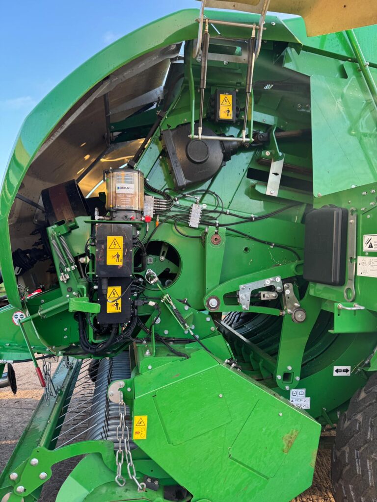 JOHN DEERE L1534 SQUARE BALER