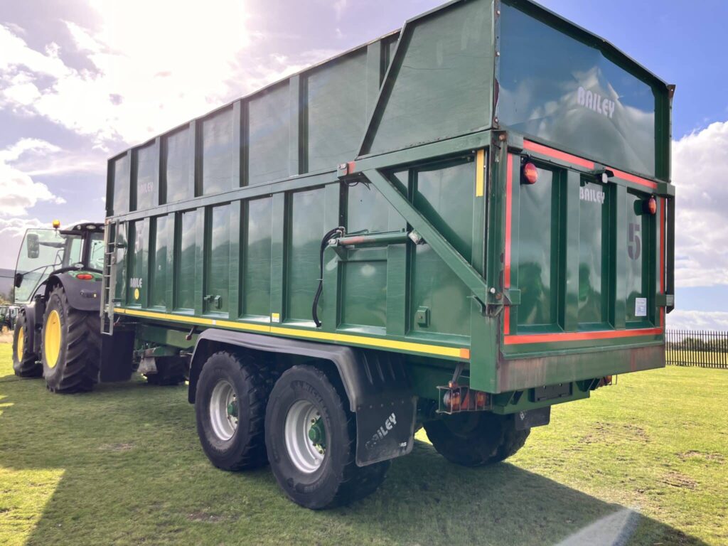 Bailey TB18 + Silage Sides