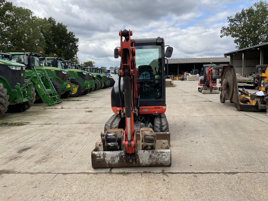 KUBOTA KX027-4